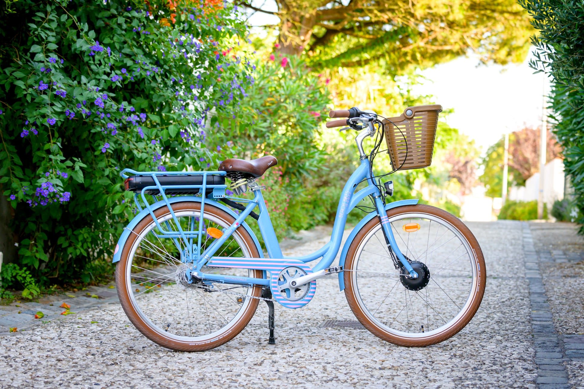 vélo électrique ruelle village