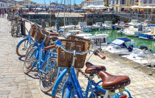vélos sur le port de Saint Martin de ré