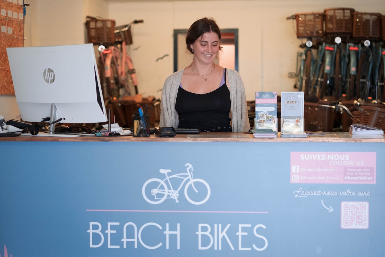 L’equipe beach bikes en action dans la boutique. L'equipe beach bikes en action dans la boutique.