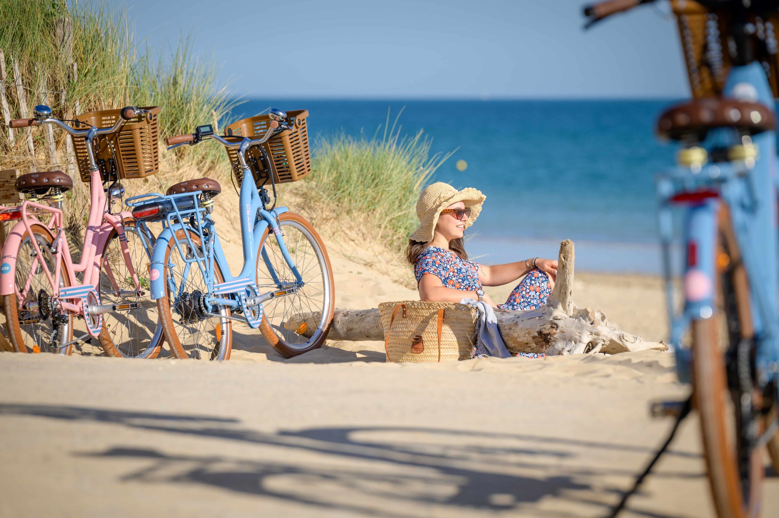 plage camping val de loire avec un vélo