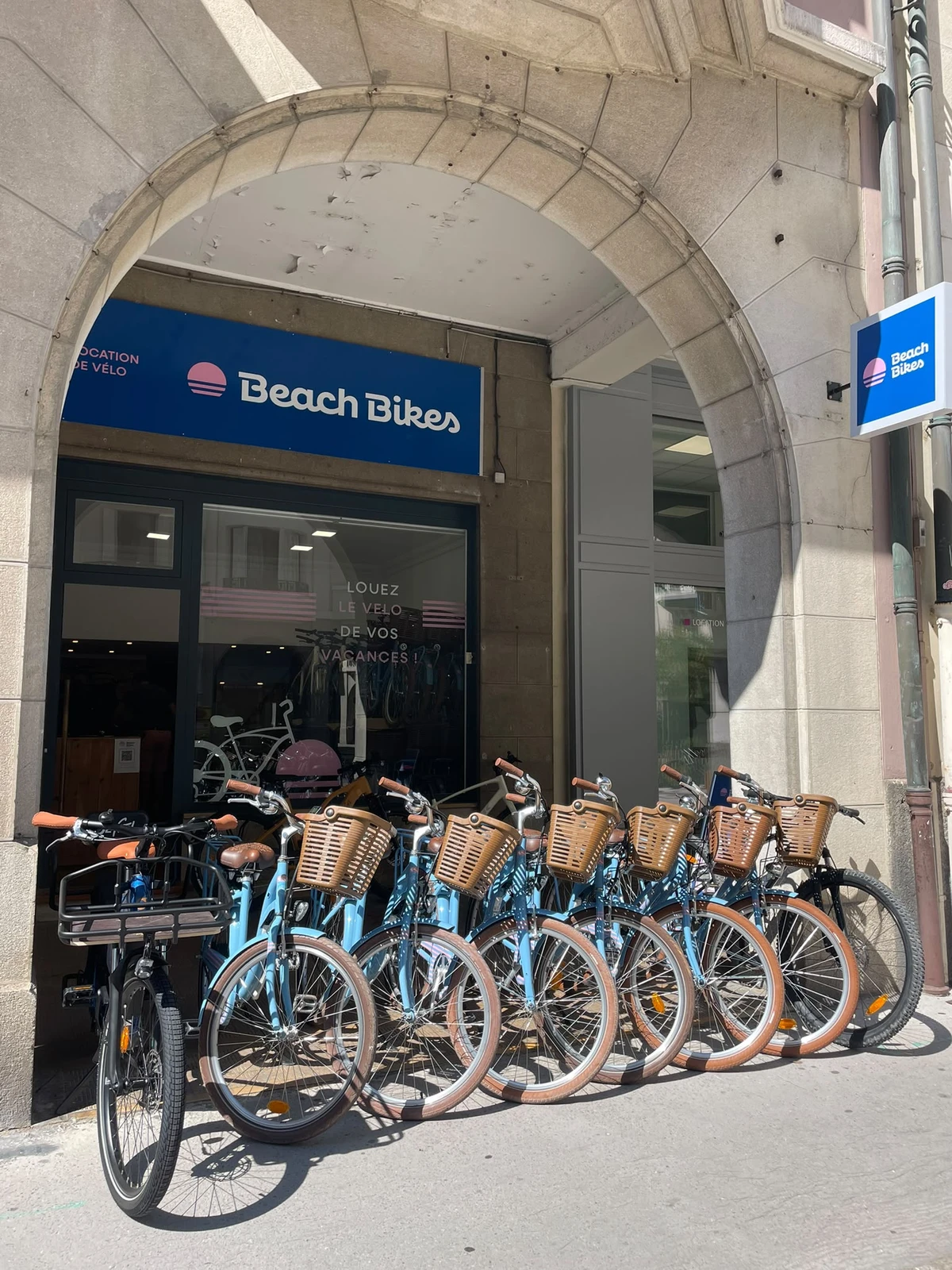 beach-bikes-annecy-vieille-ville beach-bikes-annecy-vieille-ville